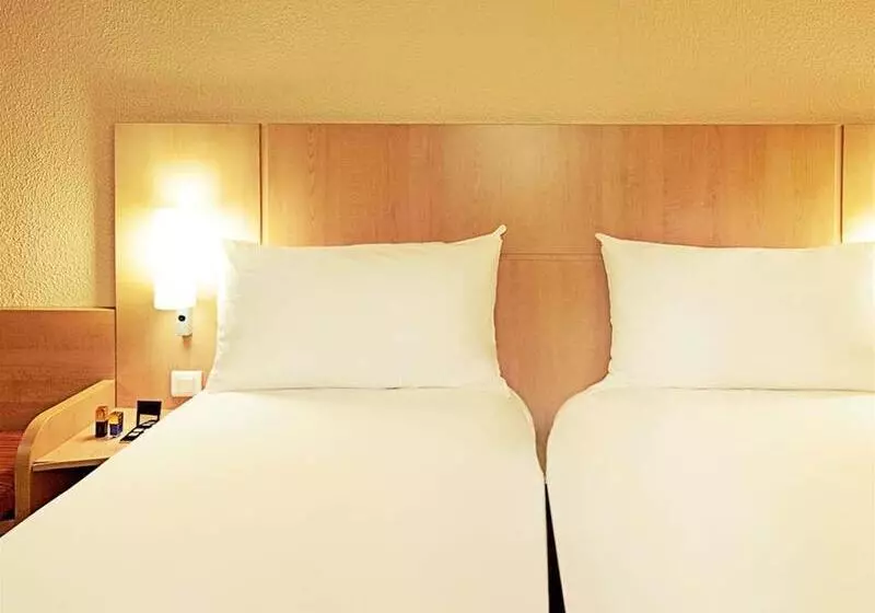 Hotel Ibis Saintquentin Basilique