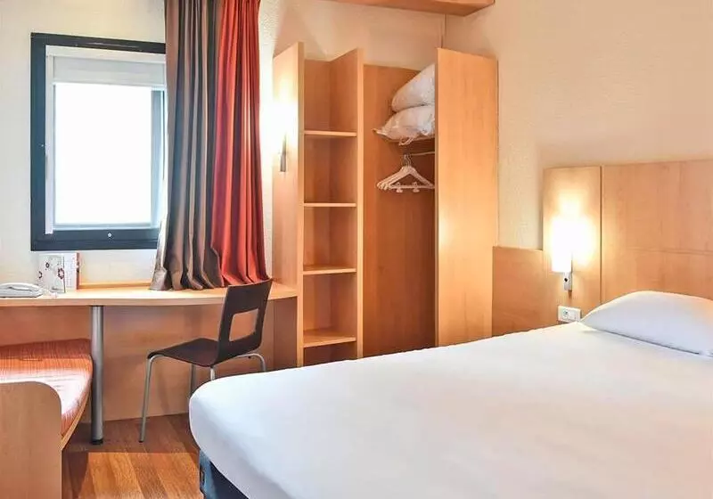 Hotel Ibis Saintquentin Basilique