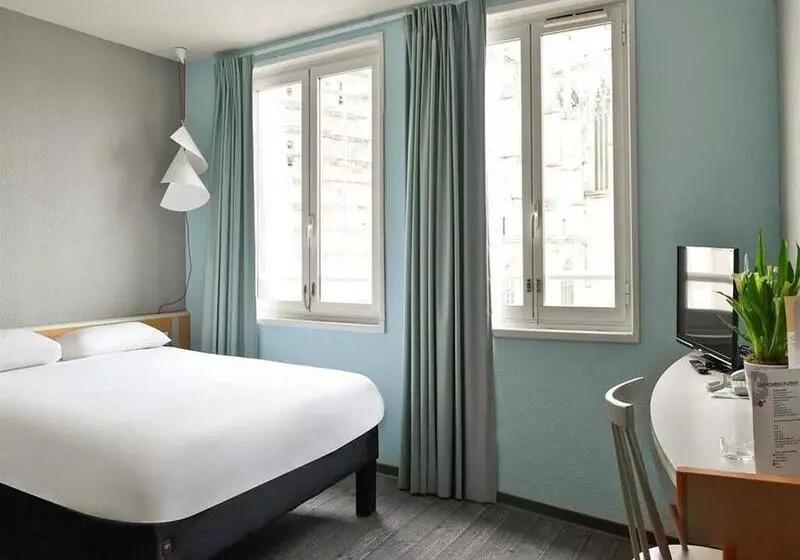 Hotel Ibis Saintquentin Basilique