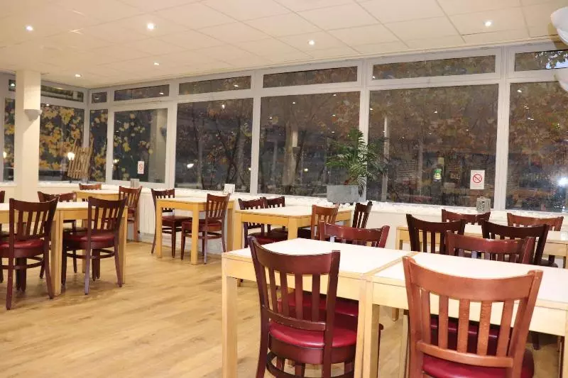 Отель Inn Design Moutiers