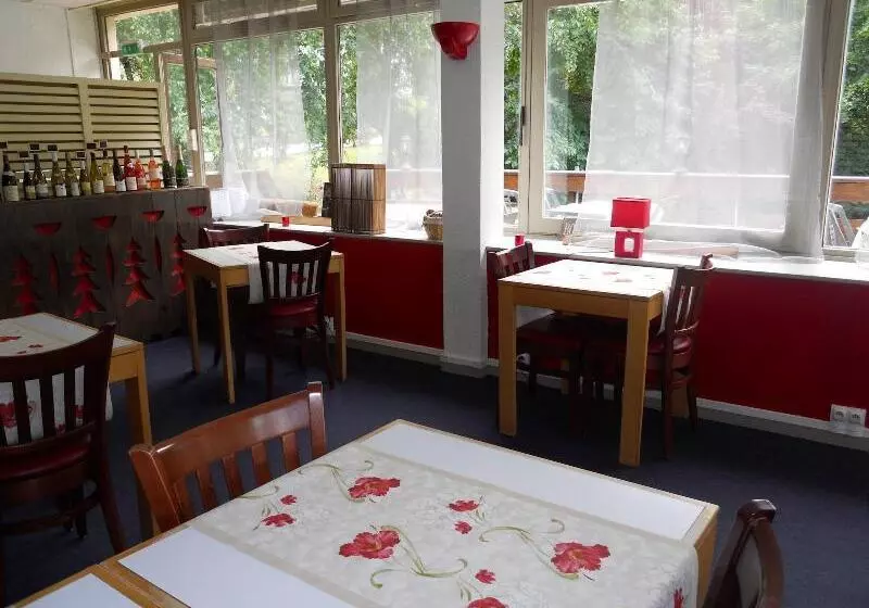 Отель Inn Design Moutiers