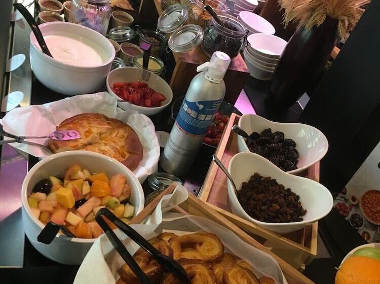 Отель Kyriad Direct Marseille Ouest Martigues