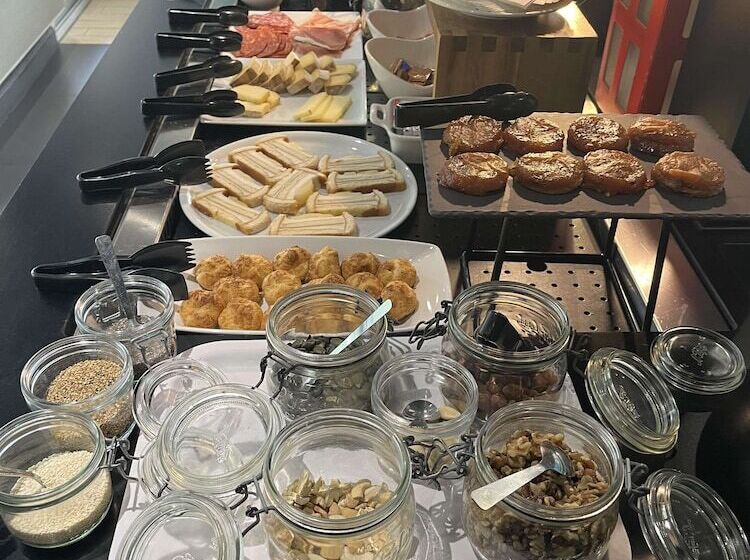 Отель Kyriad Direct Marseille Ouest Martigues