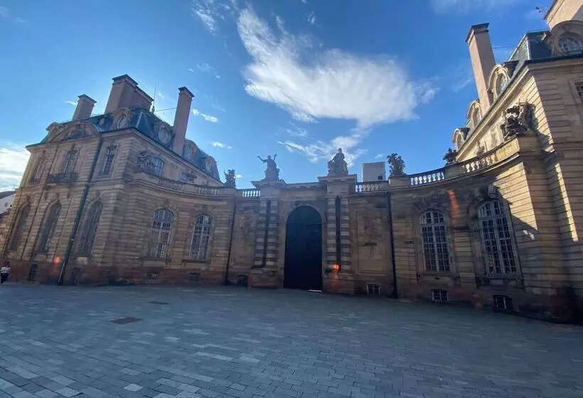 בית מלון כפרי Clapclap Hôtel, Food & Bar