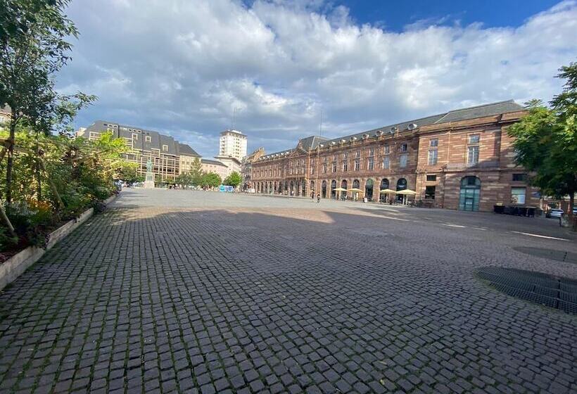 فندق Clapclap Hôtel, Food & Bar