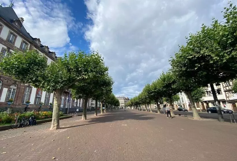 בית מלון כפרי Clapclap Hôtel, Food & Bar