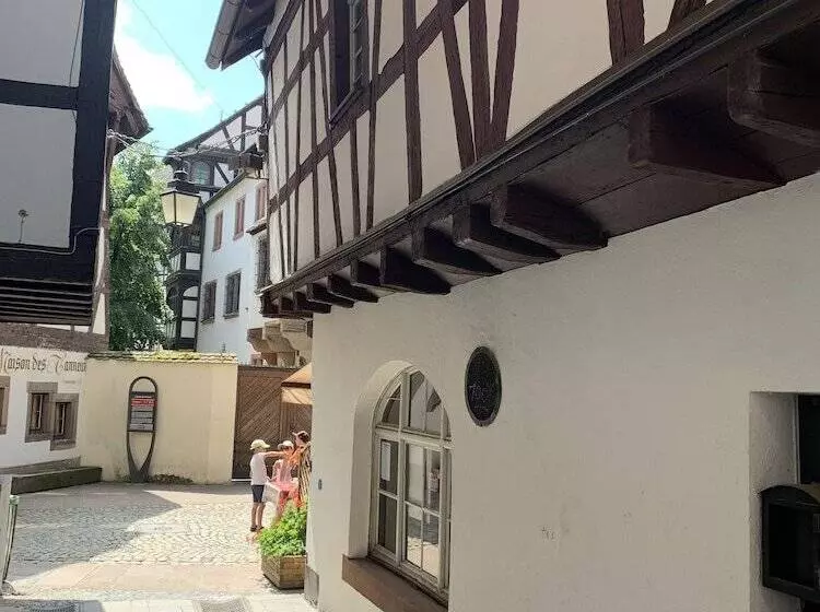 בית מלון כפרי Clapclap Hôtel, Food & Bar