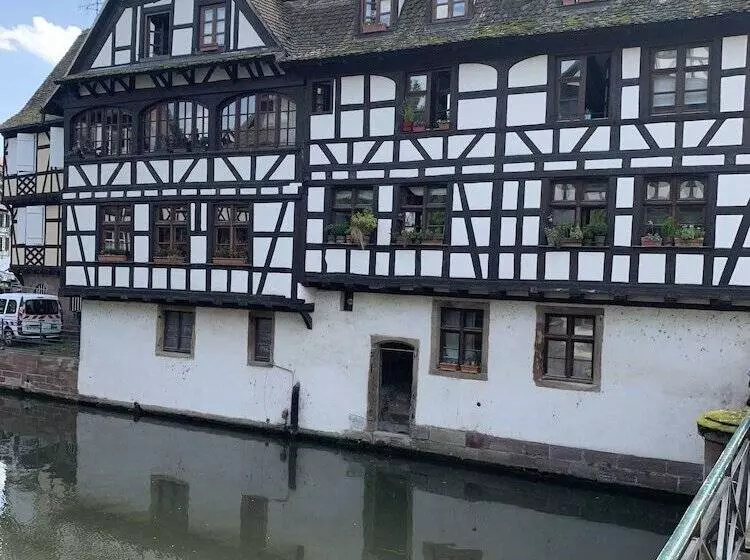 בית מלון כפרי Clapclap Hôtel, Food & Bar