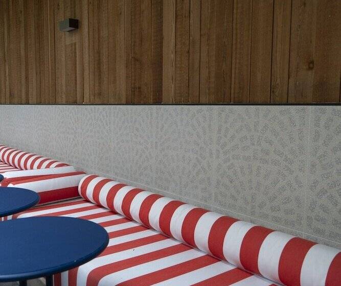 فندق Clapclap Hôtel, Food & Bar