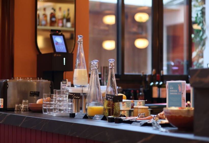 فندق Clapclap Hôtel, Food & Bar