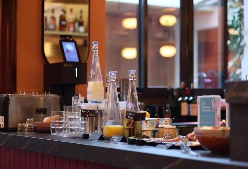 בית מלון כפרי Clapclap Hôtel, Food & Bar