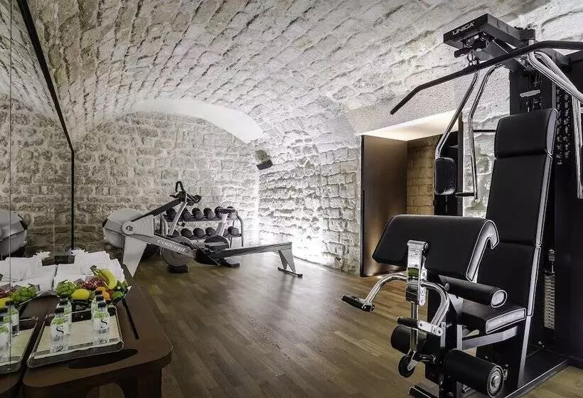 ホテル Du Ministere