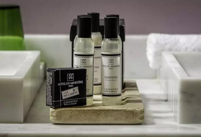 ホテル Du Ministere