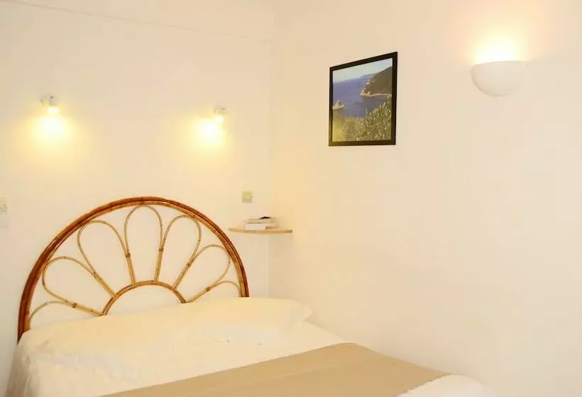 فندق Hôtel L Oustaou