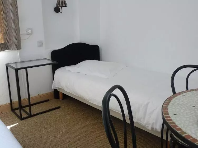 فندق Hôtel L Oustaou