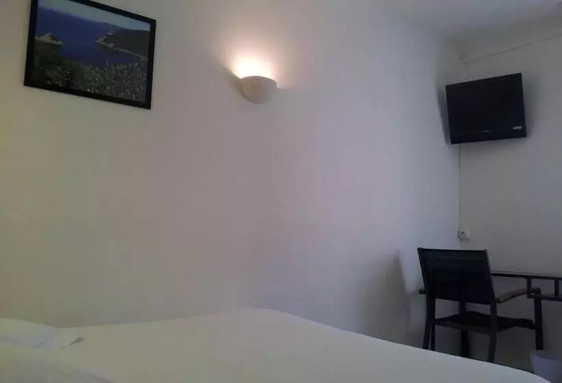 فندق Hôtel L Oustaou