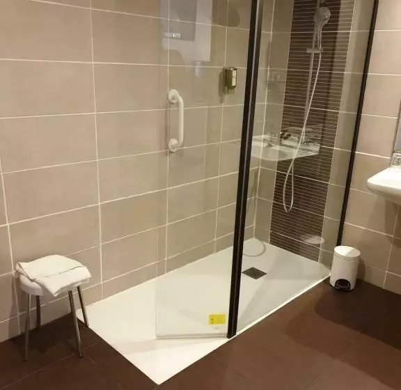 Отель Hôtel Les Prateaux