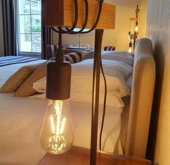 Отель Hôtel Les Prateaux