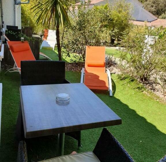 ホテル Hôtel Les Prateaux