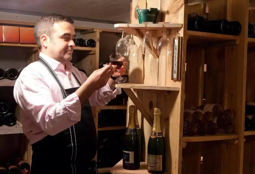 Отель Hôtel Les Prateaux