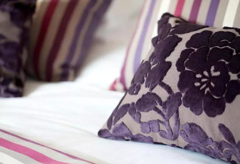 Отель Hôtel Les Prateaux