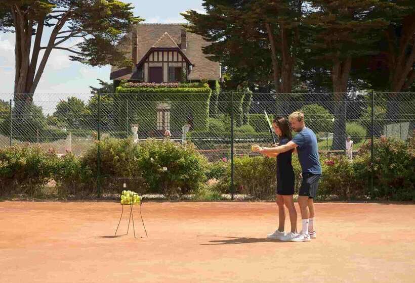 هتل Le Castel Marie Louise