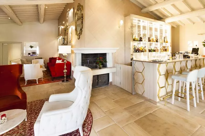 Hotel Mas Des Herbes Blanches Hôtel & Spa – Relais & Châteaux