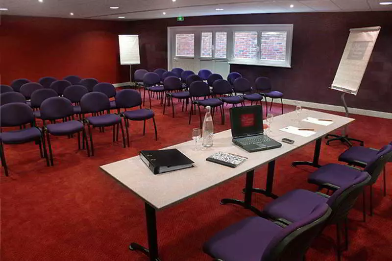 هتل The Originals Boutique, La Maison Rouge, Lens Ouest