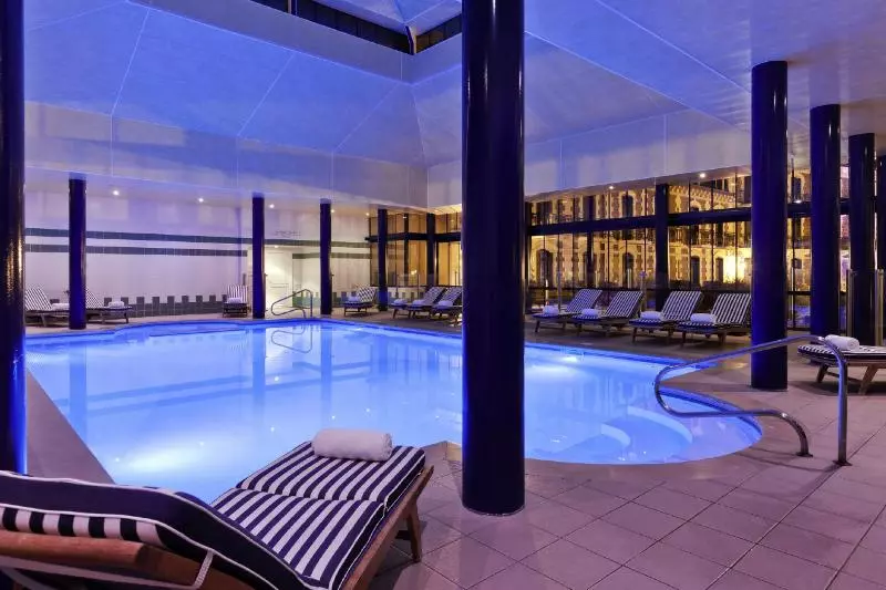 هتل Hôtel Barrière Le Grand Hôtel Dinard