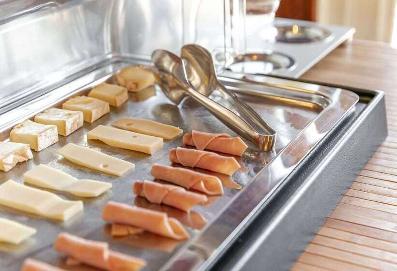 Brit Hotel Lyon Eurexpo