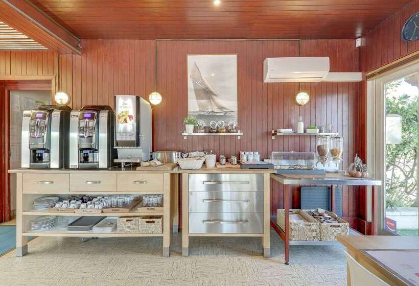 Brit Hotel Lyon Eurexpo