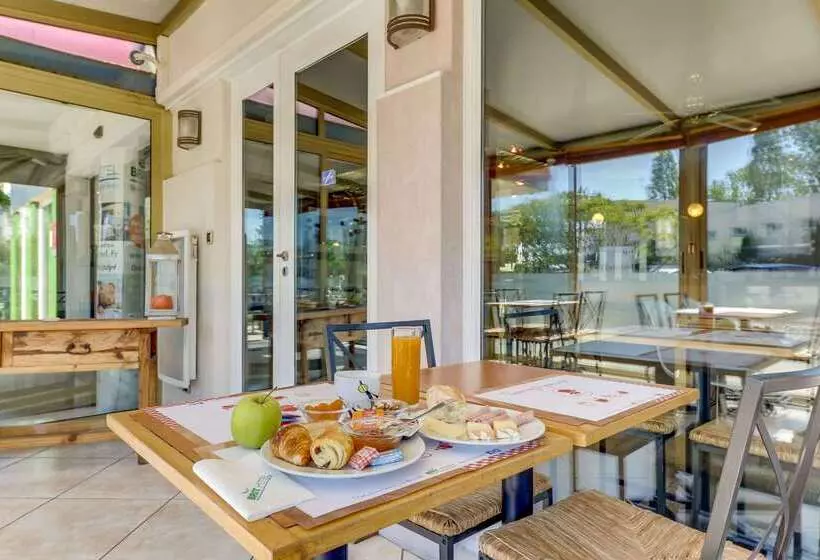 Brit Hotel Lyon Eurexpo