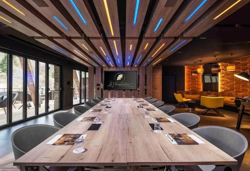 酒店 La Cheneaudière   Hôtel Spa   Relais & Châteaux