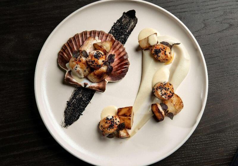 هتل Mgallery Le Louis Versailles Château