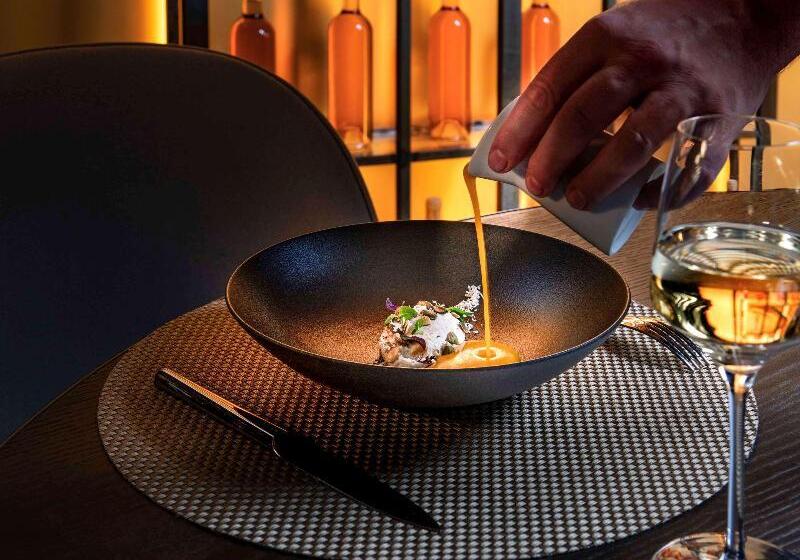 هتل Mgallery Le Louis Versailles Château