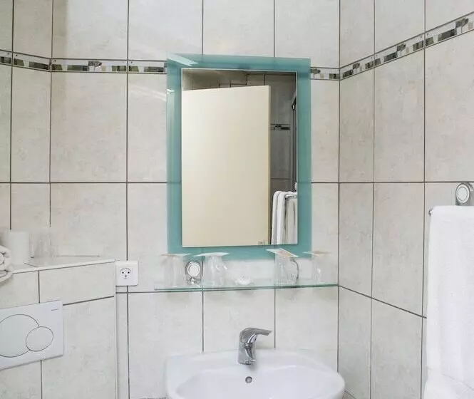 هتل Hôtel Triton