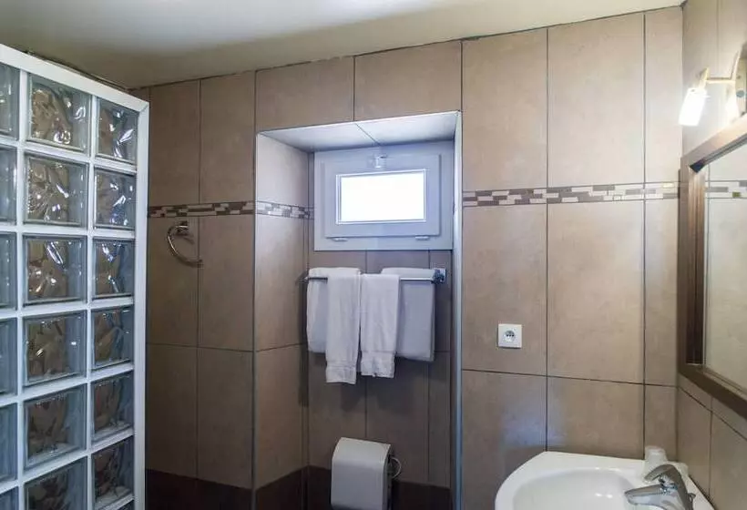 هتل Hôtel Triton