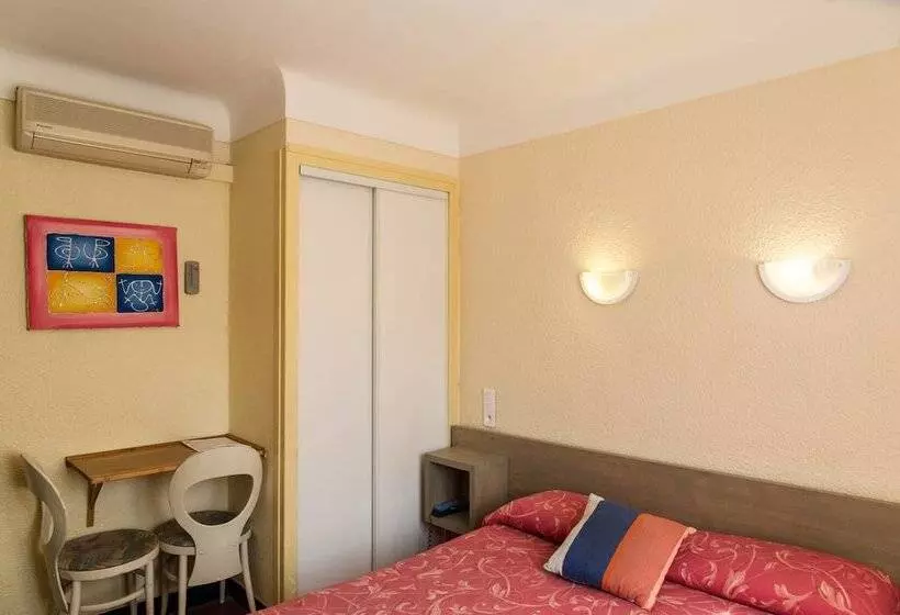 هتل Hôtel Triton