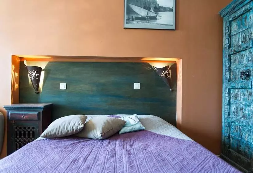 هتل Hôtel Triton