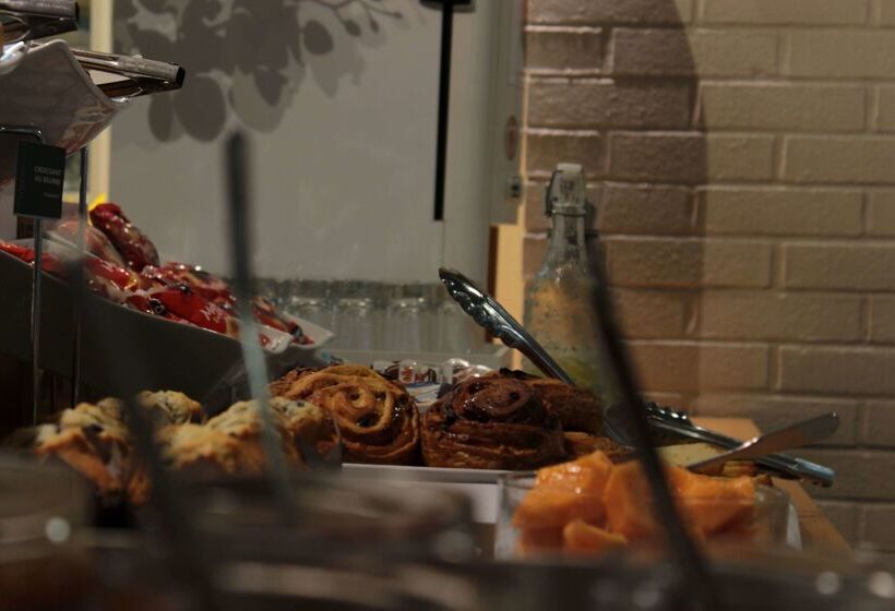 Kyriad Hotel Montpellier Centre Antigone