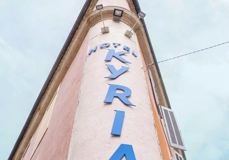 هتل Kyriad Nimes Centre