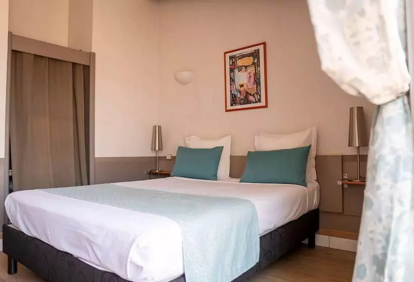 هتل Kyriad Nimes Centre