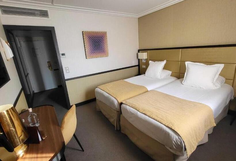 هتل Paris Neuilly