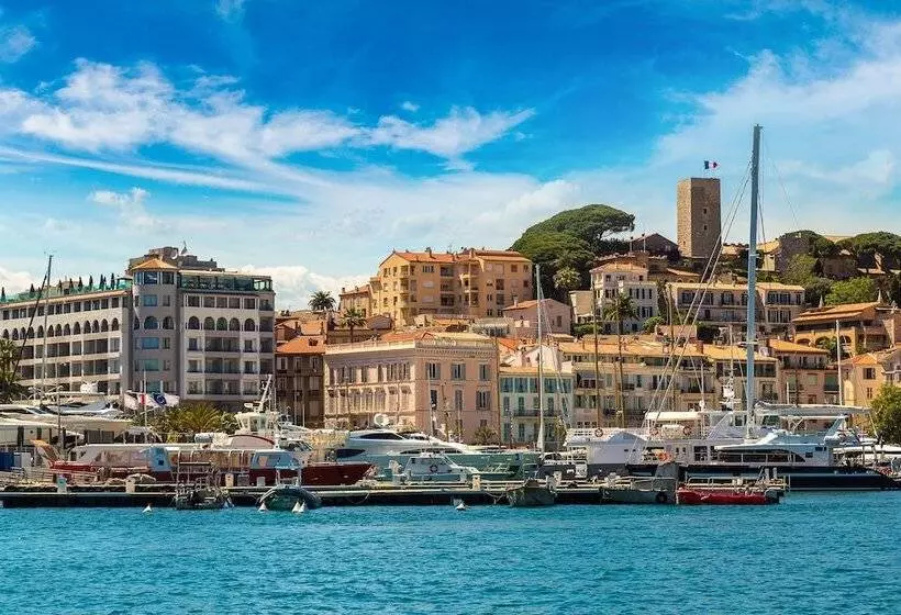 ホテル Canopy By Hilton Cannes