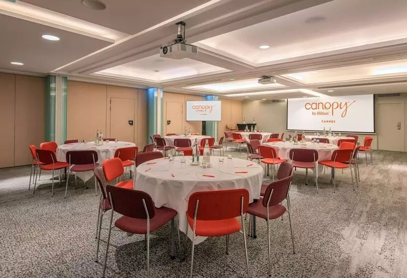 ホテル Canopy By Hilton Cannes