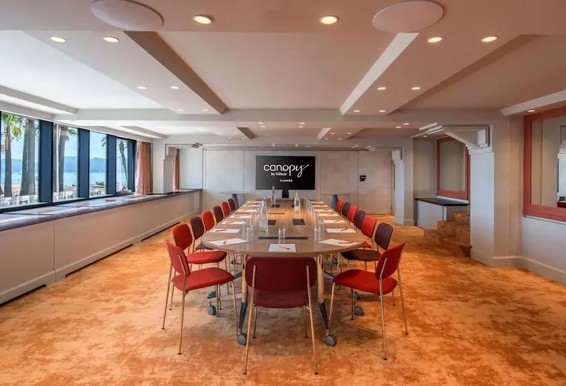 ホテル Canopy By Hilton Cannes