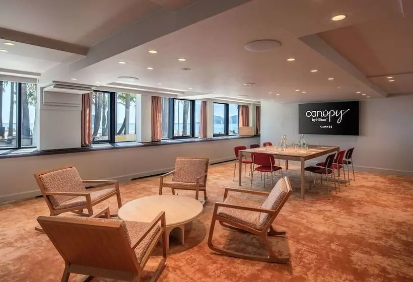 ホテル Canopy By Hilton Cannes