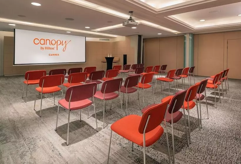 ホテル Canopy By Hilton Cannes