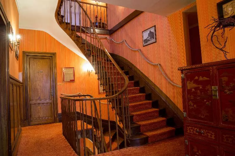 Резиденция Hôtel The Originals Résidence De Rohan