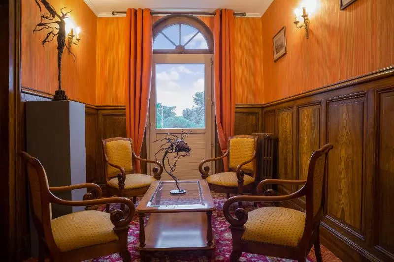 Резиденция Hôtel The Originals Résidence De Rohan